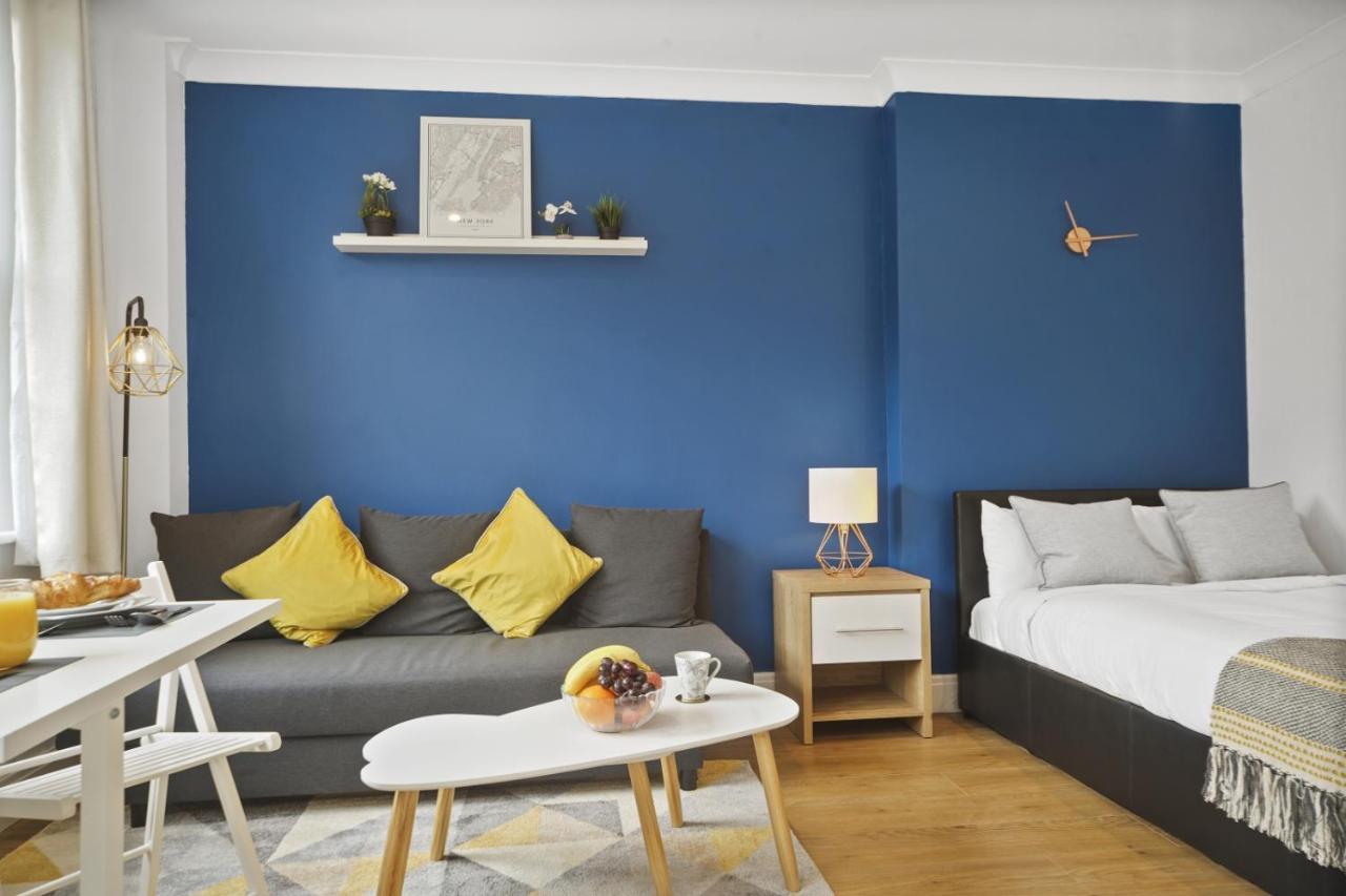 Studio Apartment By Homely Stays London Exterior photo